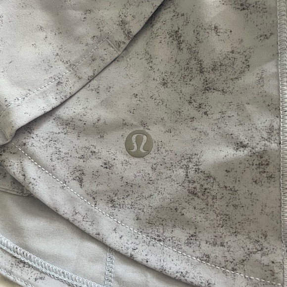 NWOT Lululemon Women’s Speed Up Short in Gravel Dust Pastel Blue - size 4 - Picture 5 of 6